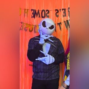 Adult men’s Jack Skellington costume (Shirt, gloves, & Mask)